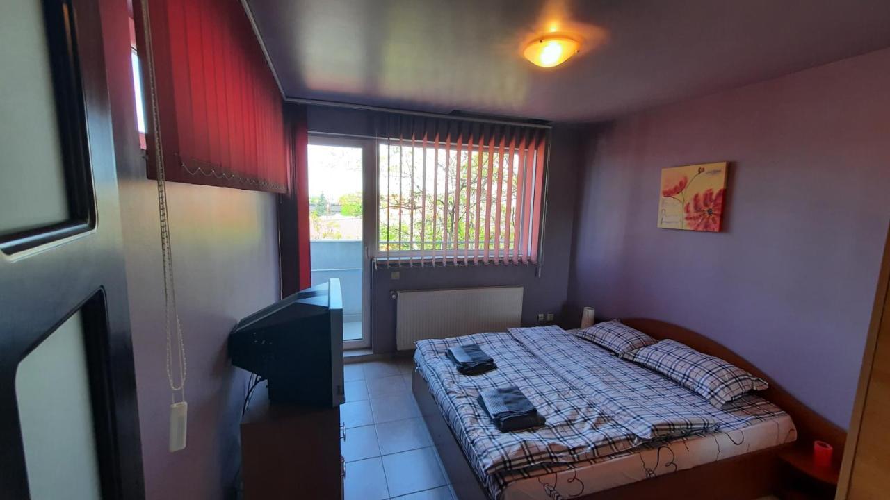 Spacious, Modern Condo In New Villa - Sleeps 6 Bucharest Exterior photo