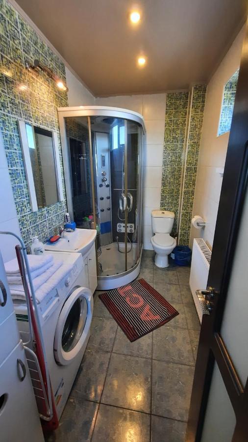 Spacious, Modern Condo In New Villa - Sleeps 6 Bucharest Exterior photo